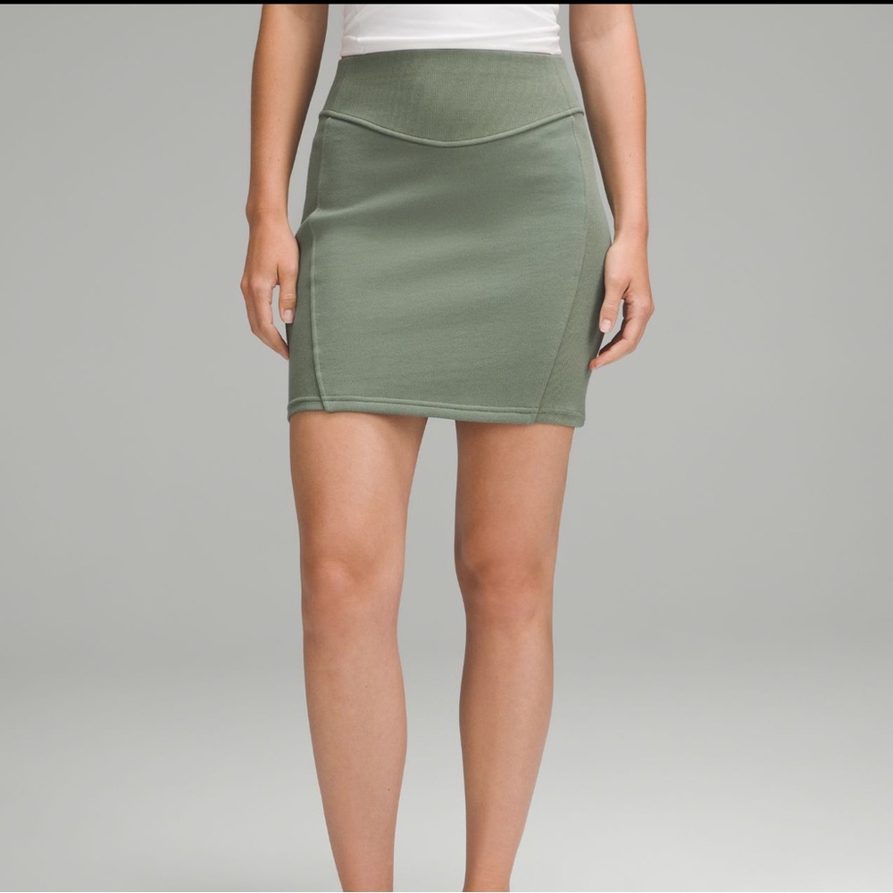 Lululemon NWT Scuba High-Rise Mini Skirt Large